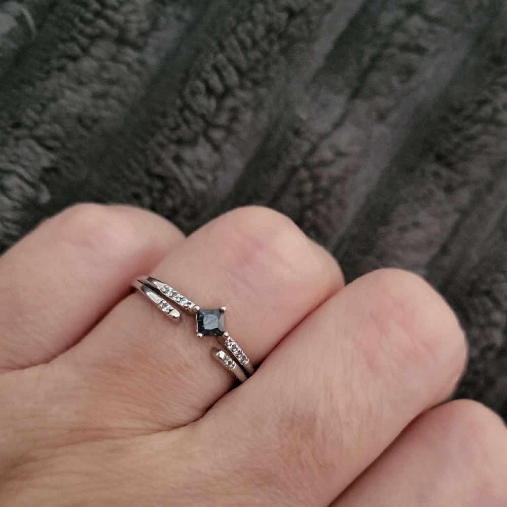 (6)Elegant Dainty Silver and Black Stone Ring Sz 6